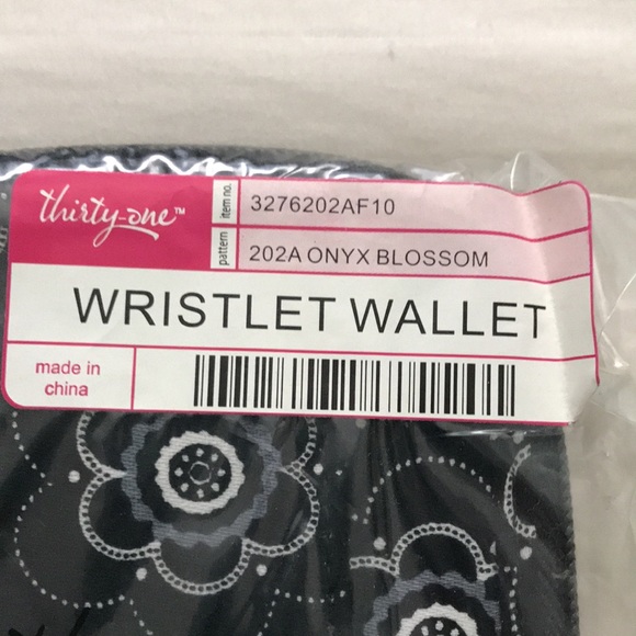 Wristlet wallet in Onyx Blossom. - Picture 2 of 3